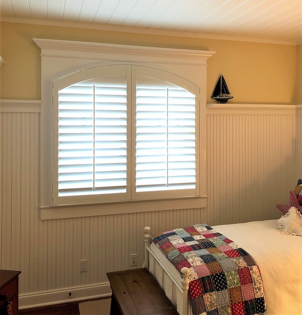  bedroom with plantation shutters